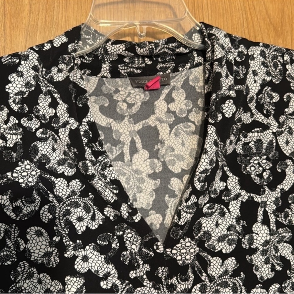 Vince Camuto Black and White Floral lace print
Women's Top size large - Picture 4 of 7